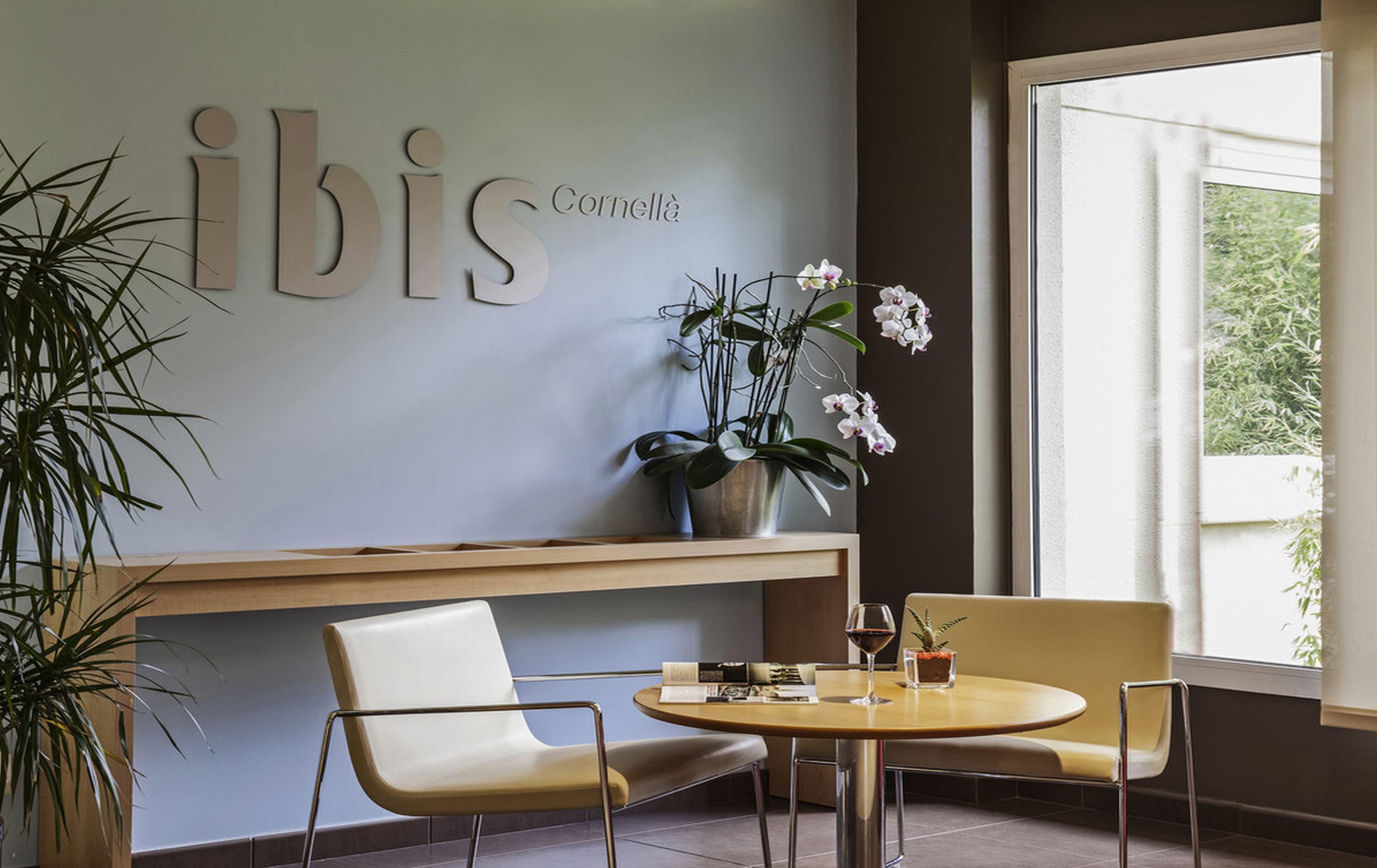 Ibis Cornella Hotel Cornella de Llobregat Exterior photo