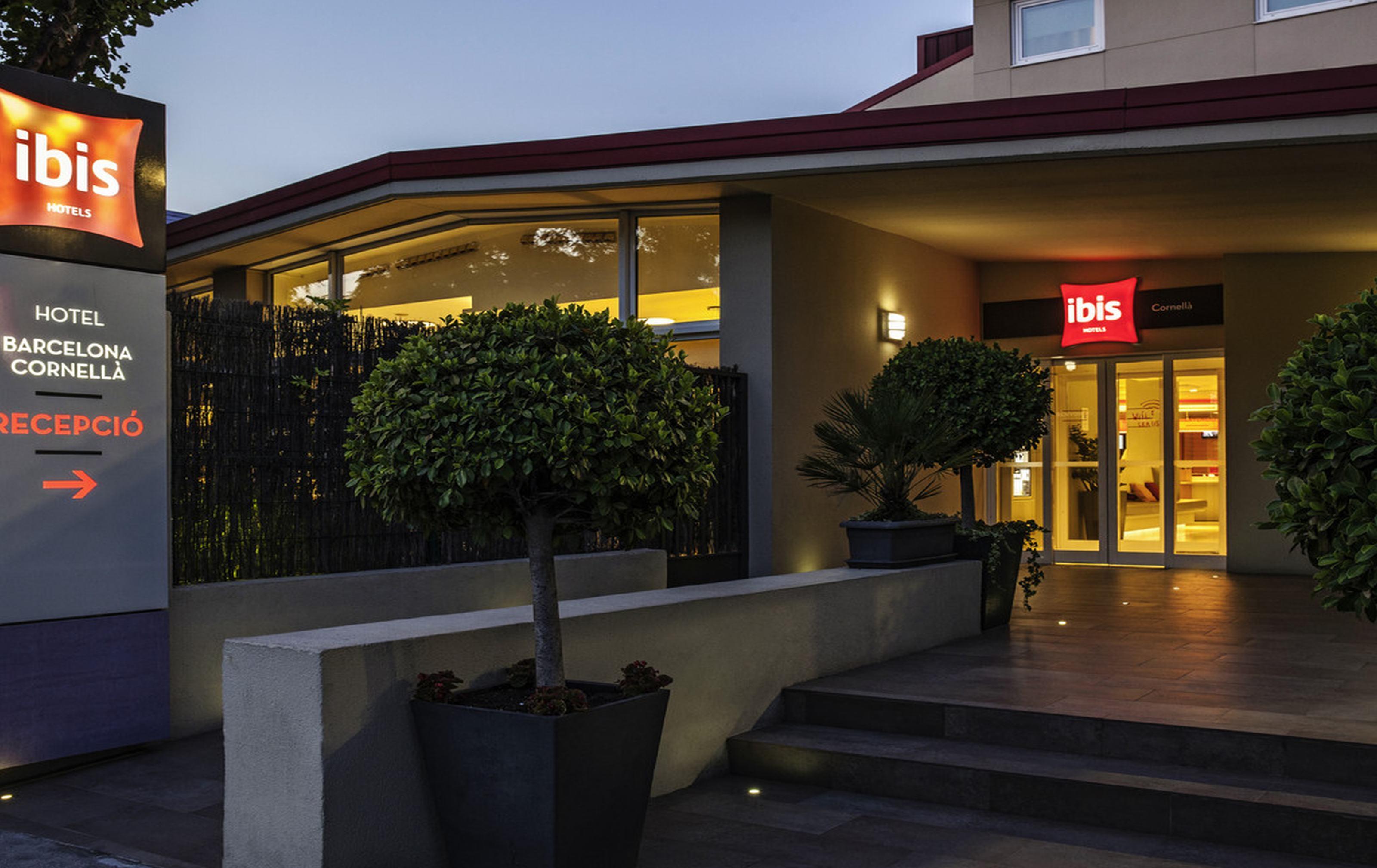 Ibis Cornella Hotel Cornella de Llobregat Exterior photo